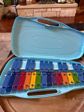 Silver Star 27-Key Colorful Metal Key Xylophone with Case